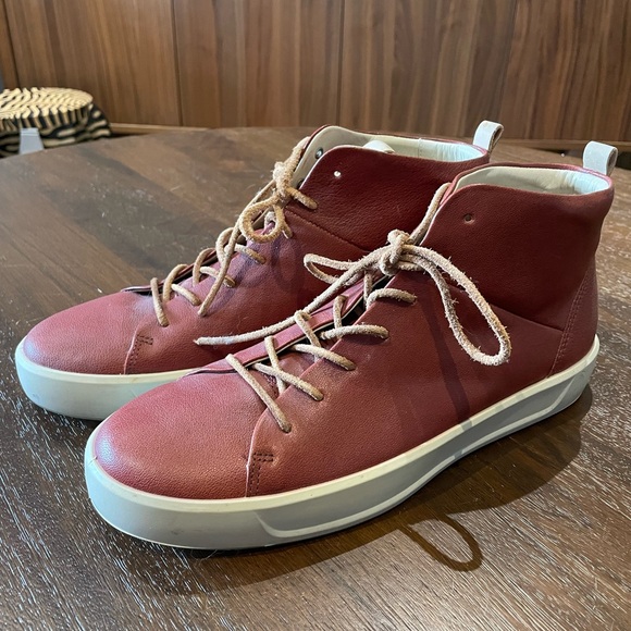 Ecco High Tops - Picture 1 of 3